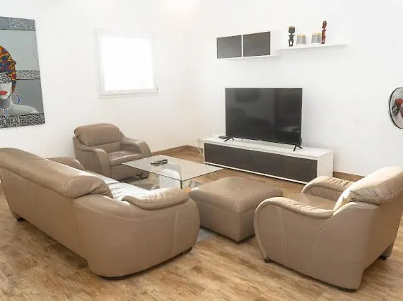 Daire 3 Chambres Avec Balcon Et Large Terrasse Dakar